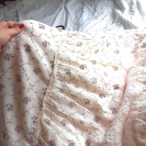 Vintage 1970's Cream and purple Floral Print Maxi Dress, High Neck Lace Floral - Picture 10 of 12